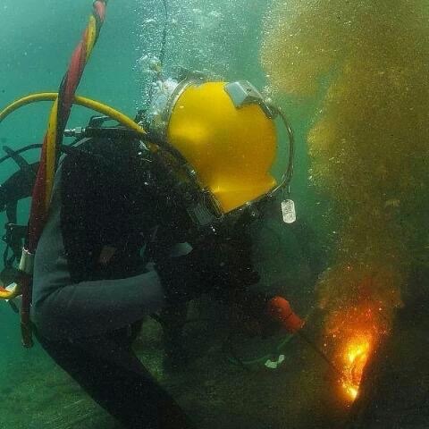 Underwater repairs in panama