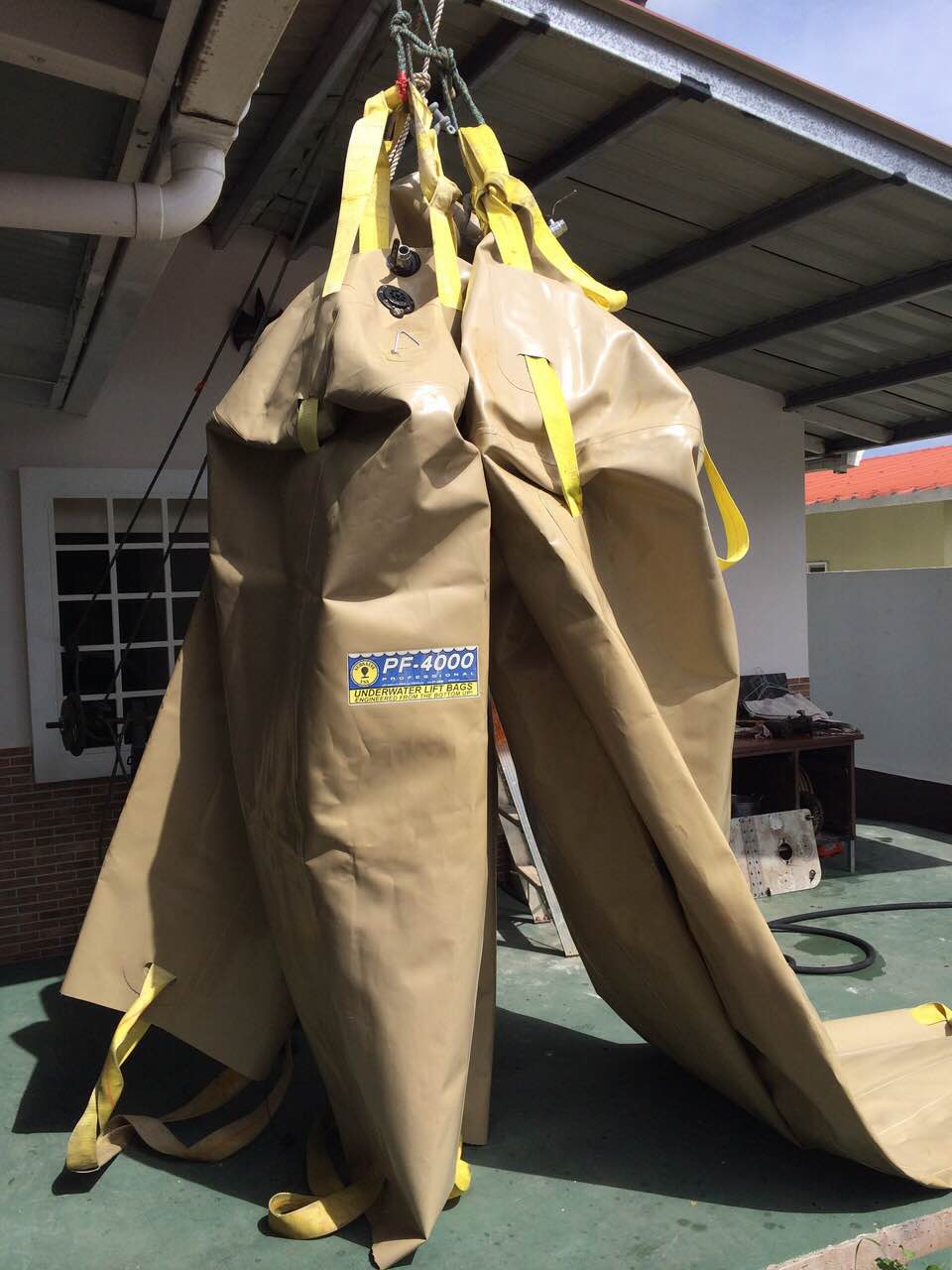 Lifting bags for salvage in panama