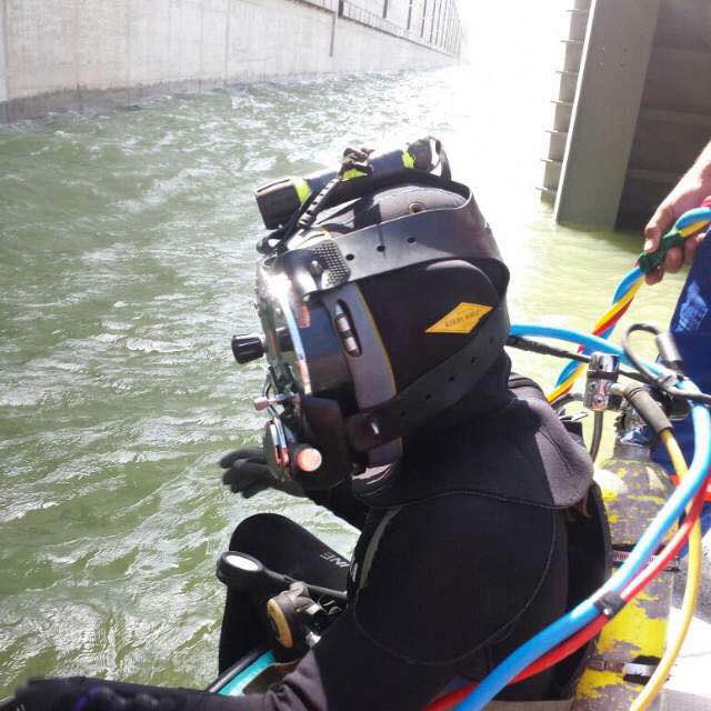 Diver ready for the job in panama